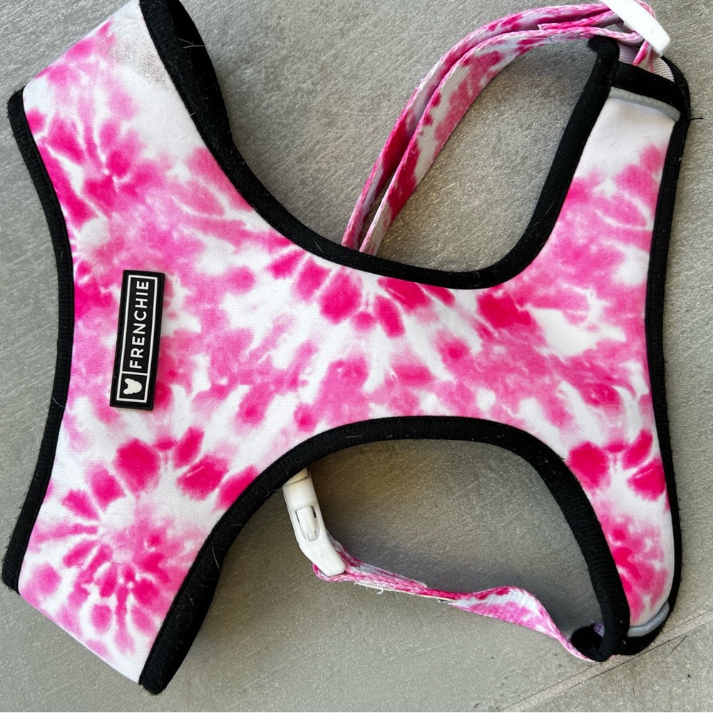 Reversible dog harness